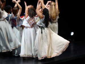MUSIC AND DANCE SHOW – MOVEMENTS